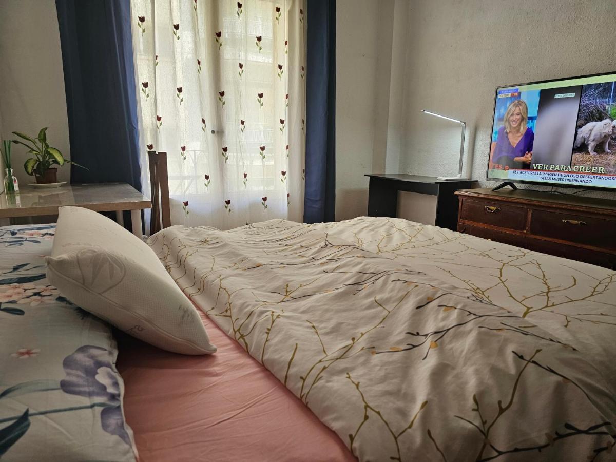 Centrica Habitacion Bed and Breakfast Madrid Exteriör bild
