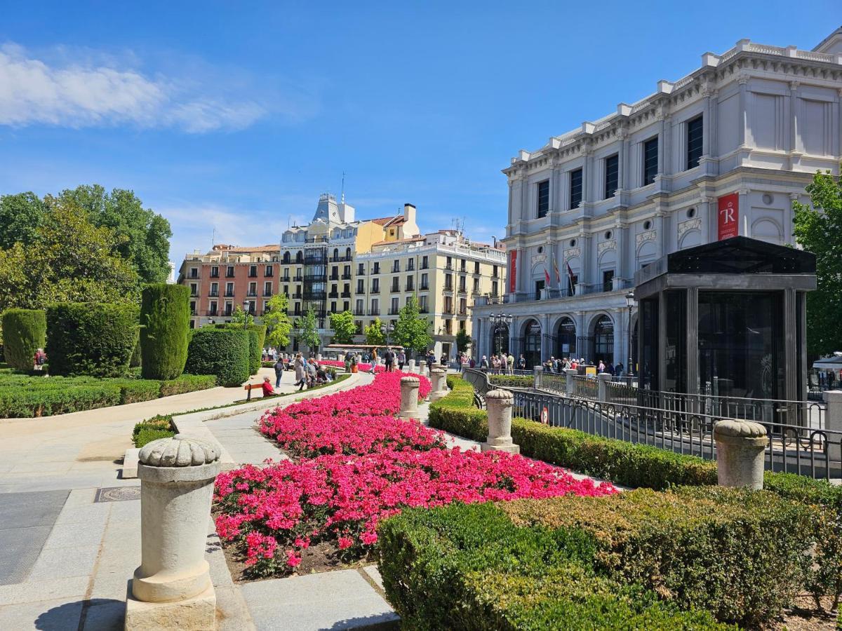 Centrica Habitacion Bed and Breakfast Madrid Exteriör bild