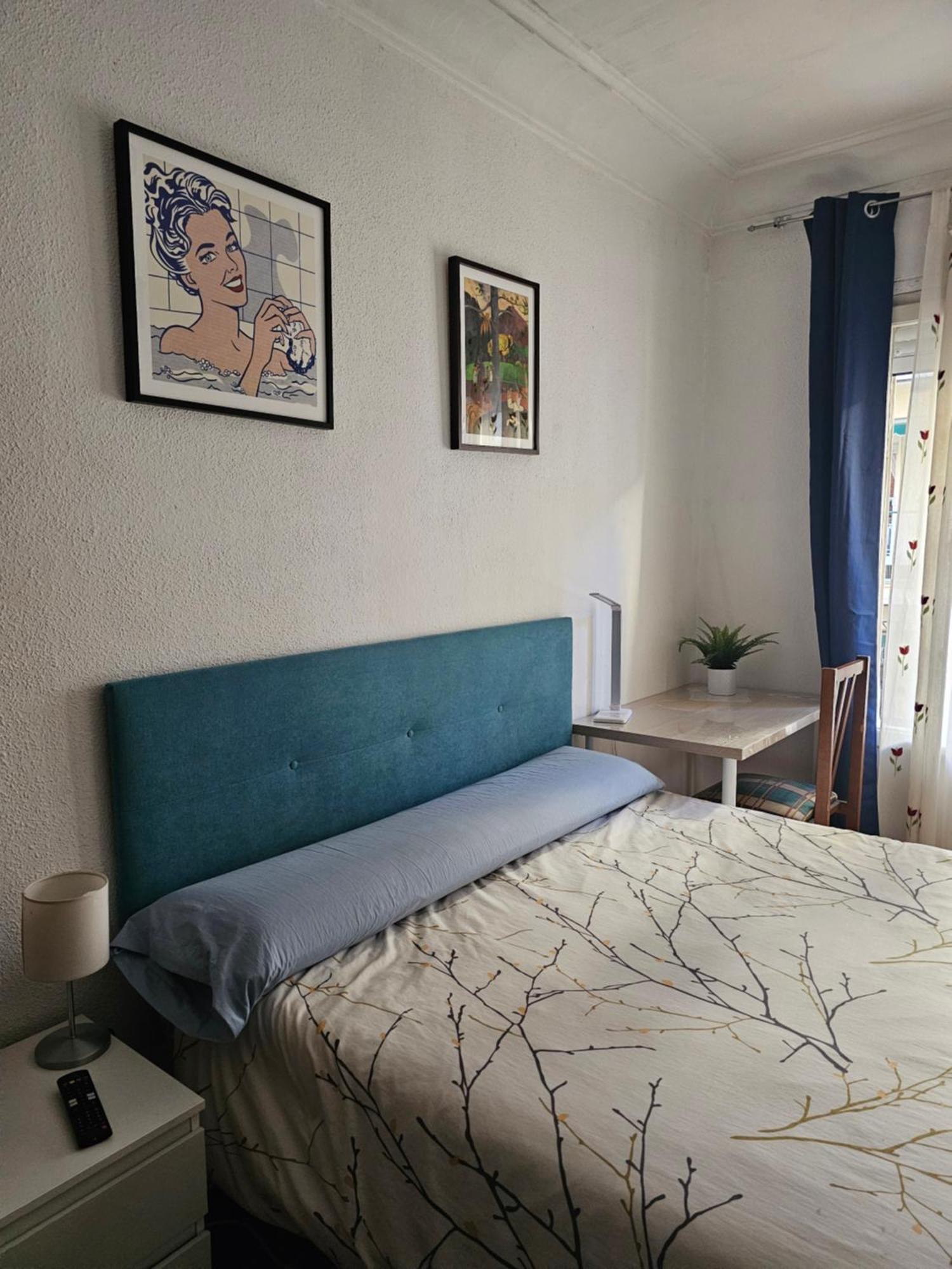 Centrica Habitacion Bed and Breakfast Madrid Exteriör bild